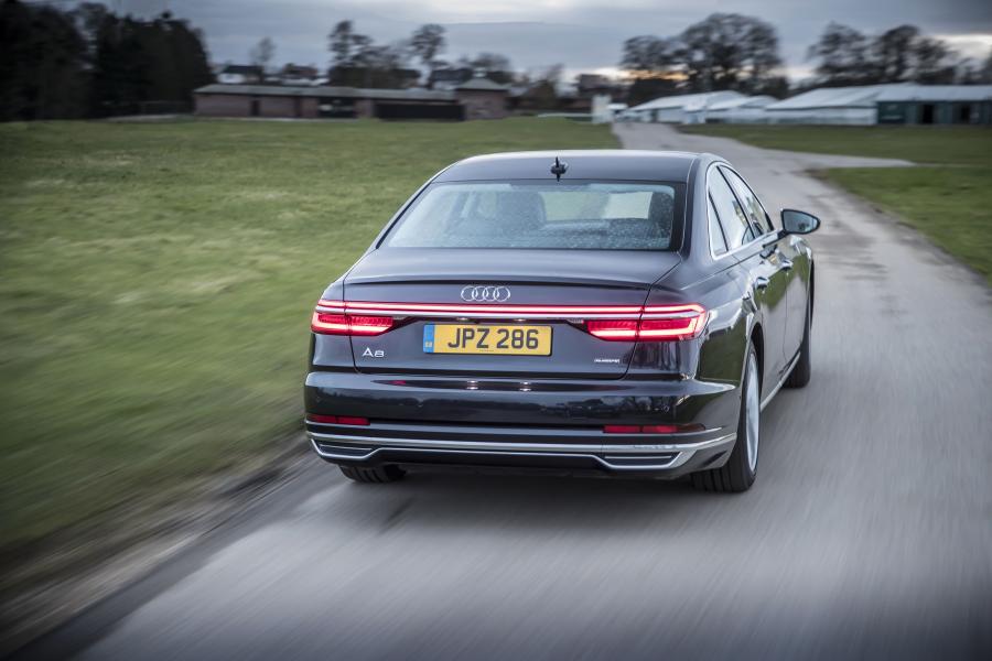  Audi A8 50 TDI Quattro (D5) 2017 года  (UK) (фото 13 из 17)